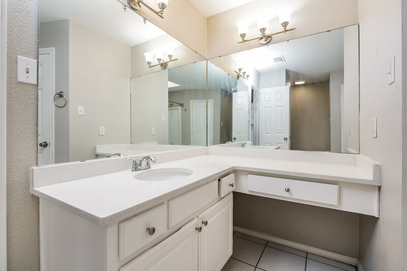 2,030/Mo, 6306 Avanti Dr Arlington, TX 76001 Main Bathroom View 2