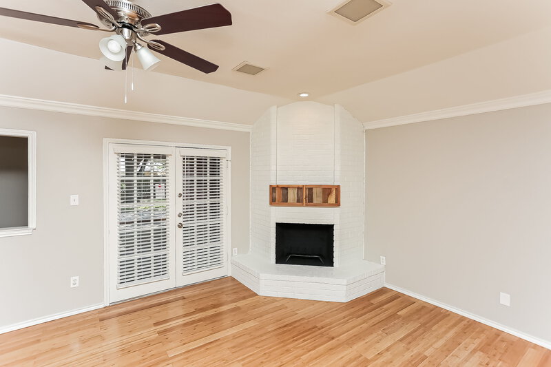 2,310/Mo, 3525 Willowbrook Dr Fort Worth, TX 76133 Living Room View 2