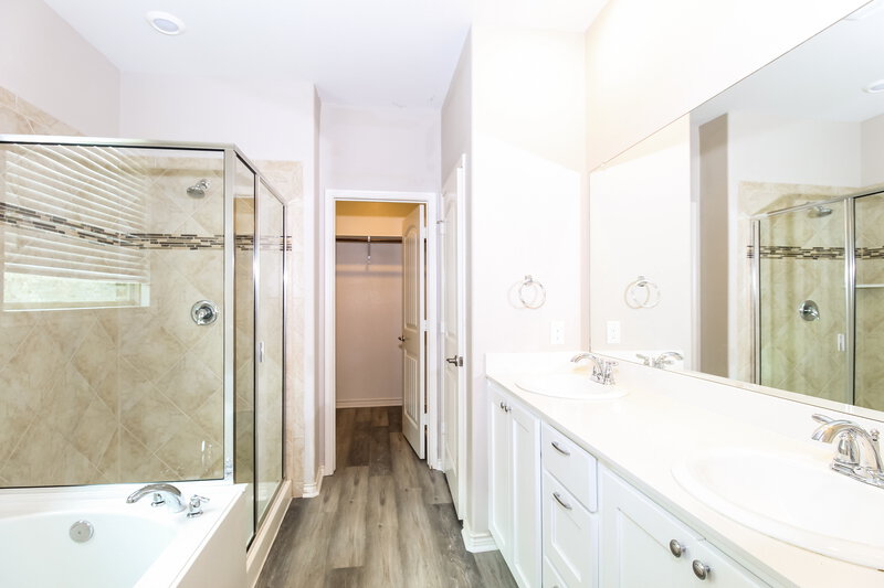 2,250/Mo, 2157 Barx Dr Little Elm, TX 75068 Main Bathroom View