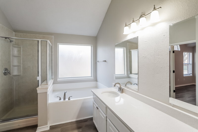 2,930/Mo, 2605 Daniel Crk Mesquite, TX 75181 Main Bathroom View