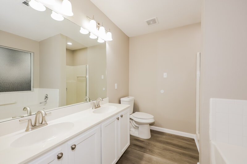 2,050/Mo, 1000 Chatham Ln Forney, TX 75126 Main Bathroom View