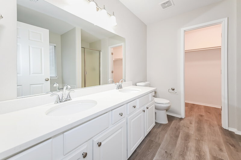 2,155/Mo, 2907 Briarbrook Dr Seagoville, TX 75159 Main Bathroom View