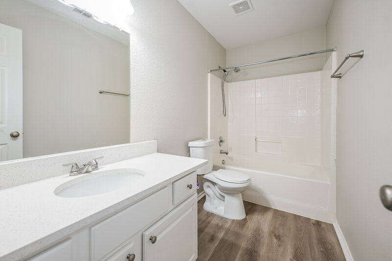 2,155/Mo, 2907 Briarbrook Dr Seagoville, TX 75159 Bathroom View