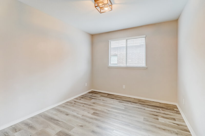 2,405/Mo, 811 Fran St Seagoville, TX 75159 Office View