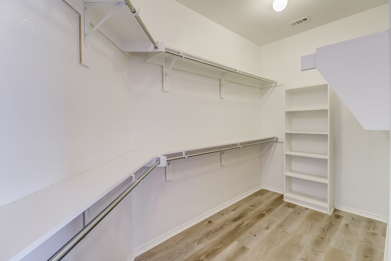 2,405/Mo, 811 Fran St Seagoville, TX 75159 Walk In Closet View