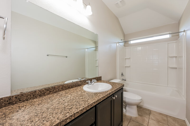 2,025/Mo, 1720 Kings Glen Ln Fort Worth, TX 76140 Bathroom View