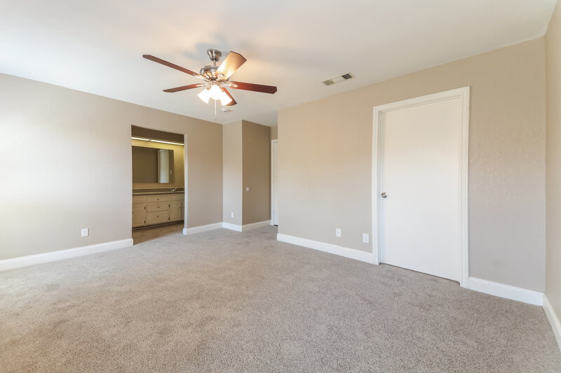 2,350/Mo, 5237 Prairie Creek Dr Flower Mound, TX 75028 Main Bedroom View