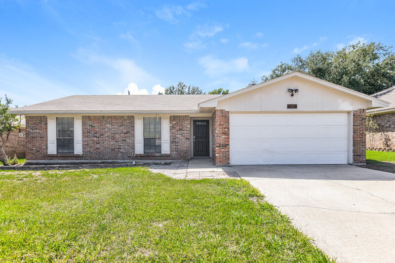 1,870/Mo, 753 Hampshire Dr Burleson, TX 76028 External View