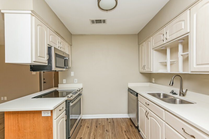 1,870/Mo, 753 Hampshire Dr Burleson, TX 76028 Kitchen View 2