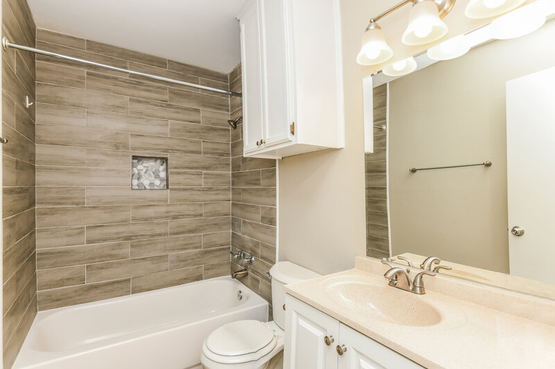 1,870/Mo, 753 Hampshire Dr Burleson, TX 76028 Bathroom View
