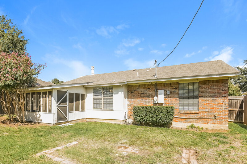 1,870/Mo, 753 Hampshire Dr Burleson, TX 76028 Rear View
