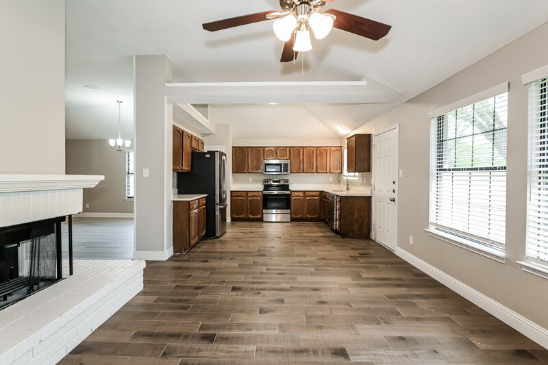 2,275/Mo, 100 Whitewater Trail Desoto, TX 75115 Living Room View