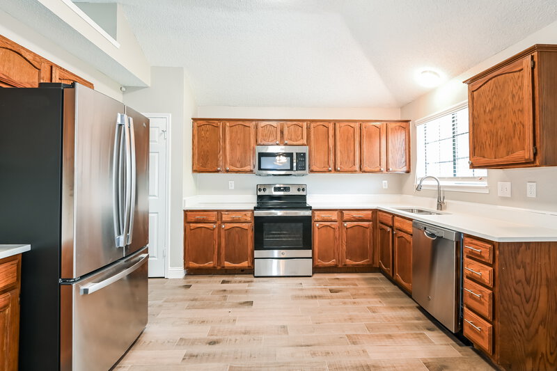 2,275/Mo, 100 Whitewater Trail Desoto, TX 75115 Kitchen View 3