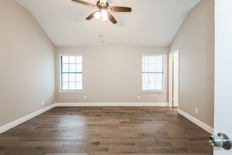 2,275/Mo, 100 Whitewater Trail Desoto, TX 75115 Main Bedroom View