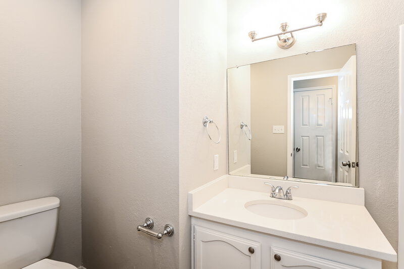 2,275/Mo, 100 Whitewater Trail Desoto, TX 75115 Bathroom View