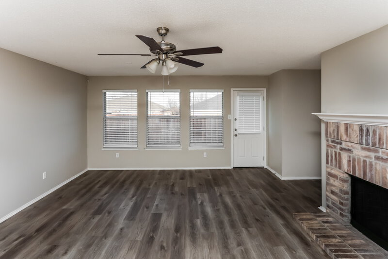 2,325/Mo, 2804 Monticello Ln Lancaster, TX 75134 Living Room View