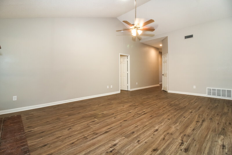 2,120/Mo, 9004 Willoughby Ct Fort Worth, TX 76134 Living Room View 2