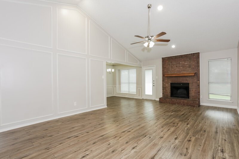 1,895/Mo, 9004 Willoughby Ct Fort Worth, TX 76134 Living Room View 2