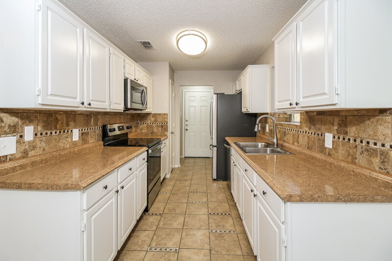 2,120/Mo, 9004 Willoughby Ct Fort Worth, TX 76134 Kitchen View