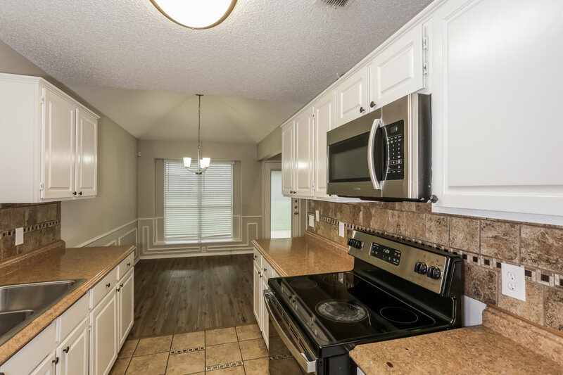 1,895/Mo, 9004 Willoughby Ct Fort Worth, TX 76134 Kitchen View 2