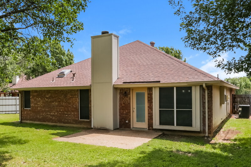 1,895/Mo, 9004 Willoughby Ct Fort Worth, TX 76134 Rear View