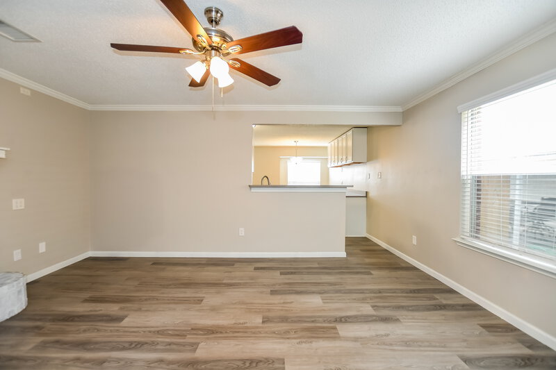 2,120/Mo, 904 Winding Creek Dr Mesquite, TX 75149 Living Room View 3