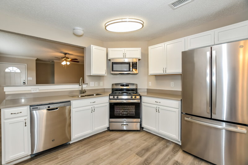 2,120/Mo, 904 Winding Creek Dr Mesquite, TX 75149 Kitchen View 2