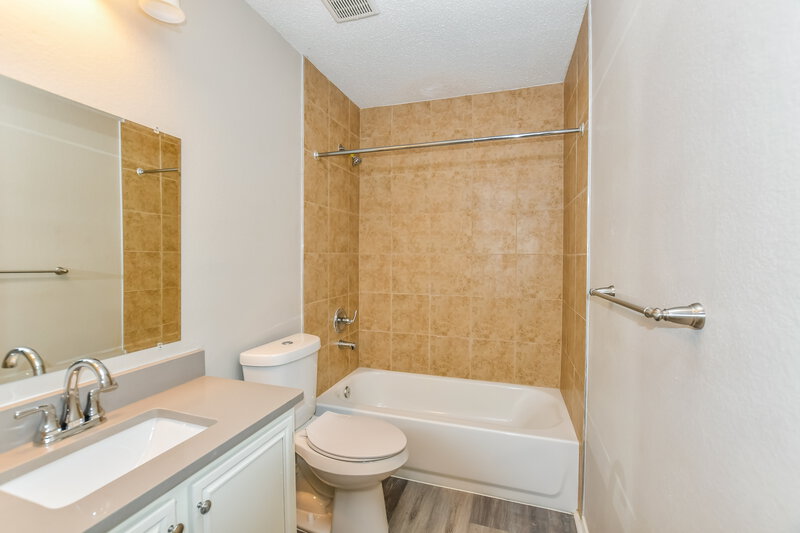 2,120/Mo, 904 Winding Creek Dr Mesquite, TX 75149 Main Bathroom View