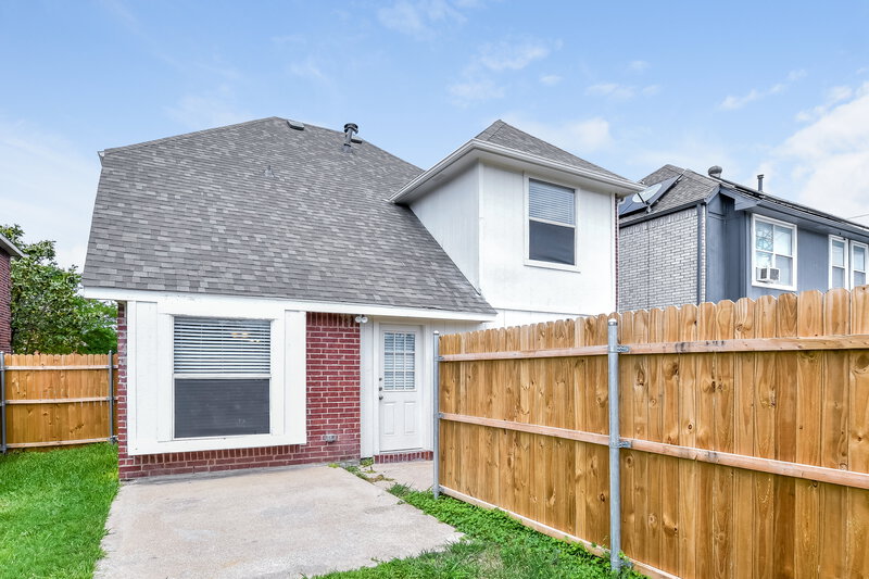2,120/Mo, 904 Winding Creek Dr Mesquite, TX 75149 Rear View