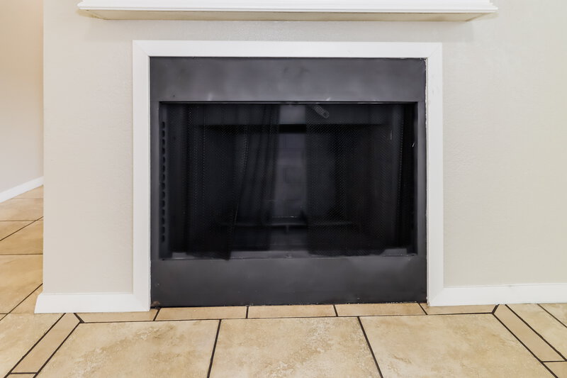 1,895/Mo, 10632 Shadywood Dr Fort Worth, TX 76140 Living Room View