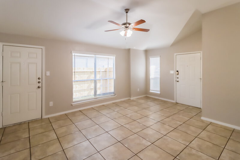 1,895/Mo, 10632 Shadywood Dr Fort Worth, TX 76140 Living Room View 3