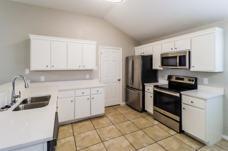 1,895/Mo, 10632 Shadywood Dr Fort Worth, TX 76140 Kitchen View