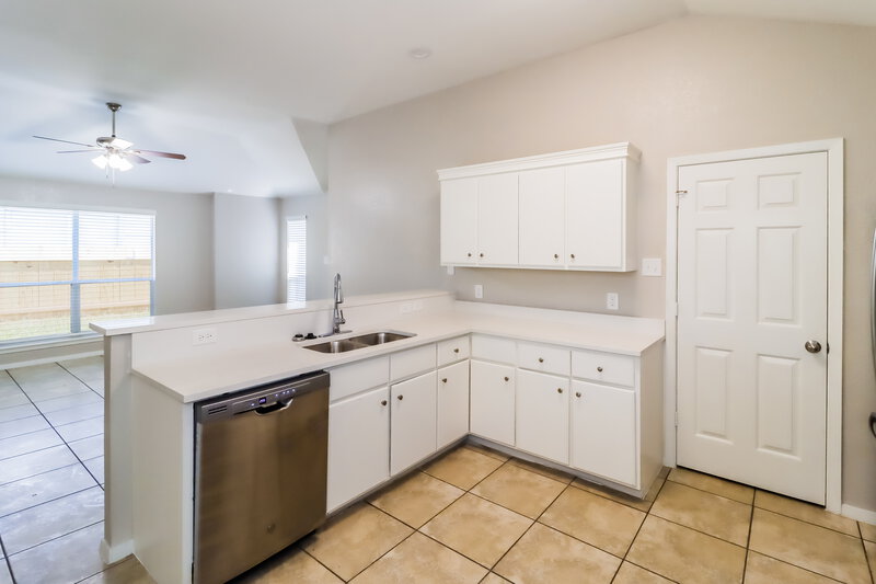 1,895/Mo, 10632 Shadywood Dr Fort Worth, TX 76140 Kitchen View 2