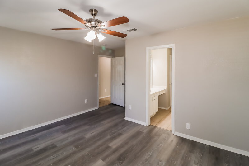 1,895/Mo, 10632 Shadywood Dr Fort Worth, TX 76140 Main Bedroom View