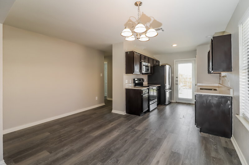 2,045/Mo, 9112 Christopher Cir Fort Worth, TX 76140 Dining Room View 2