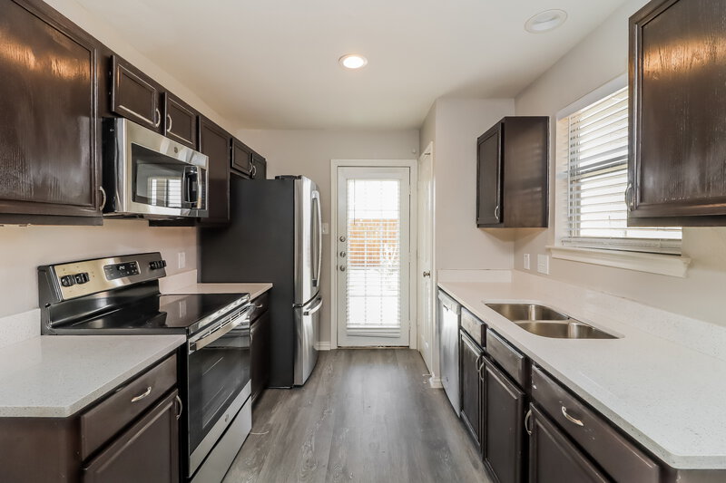 2,045/Mo, 9112 Christopher Cir Fort Worth, TX 76140 Kitchen View
