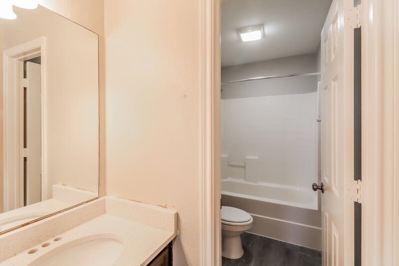 2,045/Mo, 9112 Christopher Cir Fort Worth, TX 76140 Bathroom View