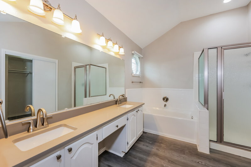 2,525/Mo, 409 Surrey Pl Mesquite, TX 75149 Main Bathroom View