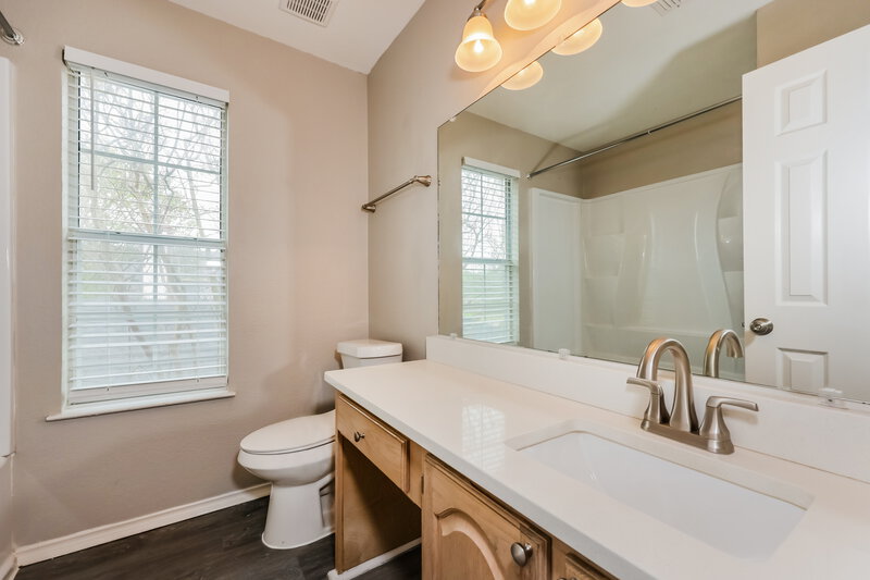 2,525/Mo, 409 Surrey Pl Mesquite, TX 75149 Bathroom View