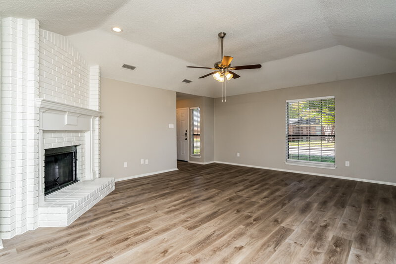 2,205/Mo, 4018 Drakestone Ave Rowlett, TX 75088 Living Room View 2