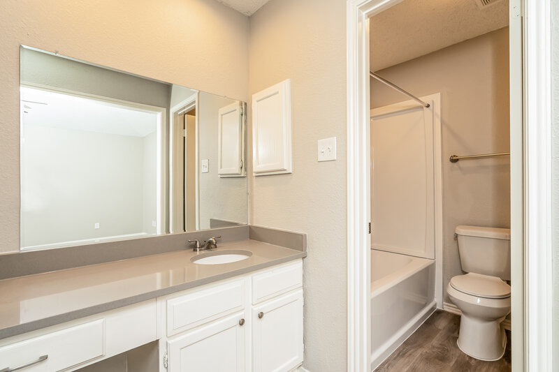2,205/Mo, 4018 Drakestone Ave Rowlett, TX 75088 Main Bathroom View