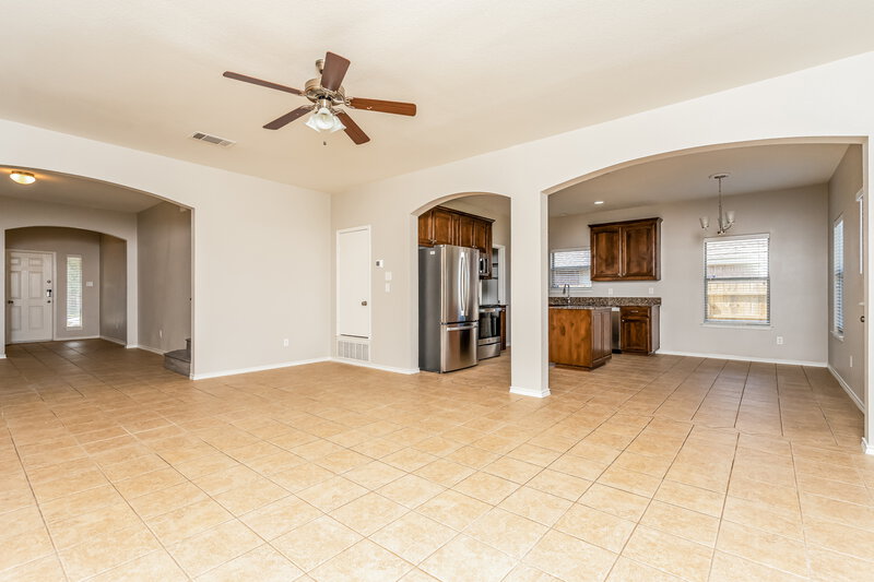 2,260/Mo, 4313 Mantis St Fort Worth, TX 76106 Living Room View 2