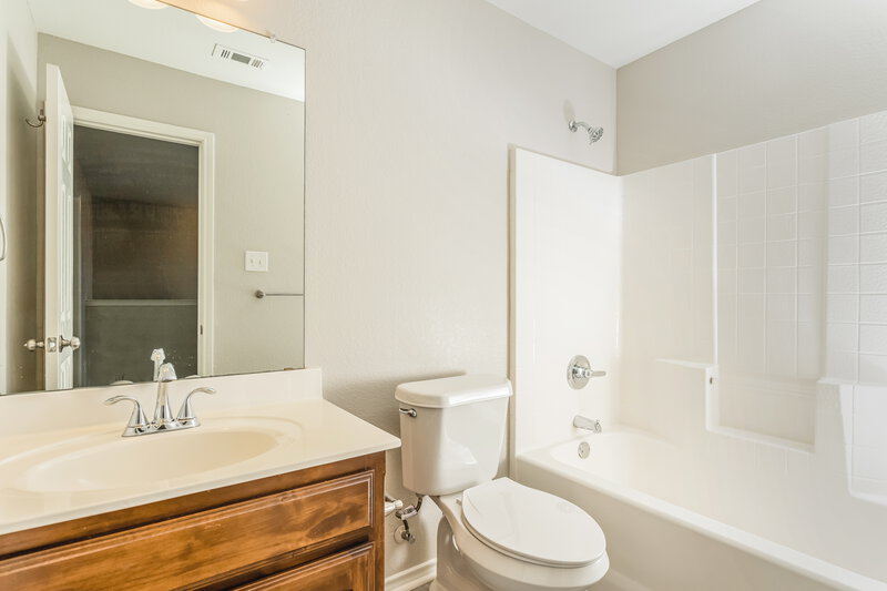 2,260/Mo, 4313 Mantis St Fort Worth, TX 76106 Bathroom View