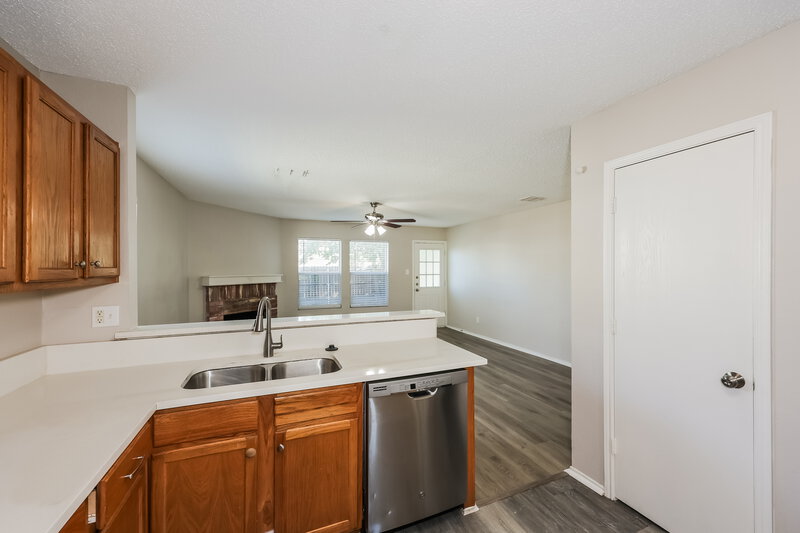 1,630/Mo, 8757 Garden Springs Dr Fort Worth, TX 76123 Kitchen View 3