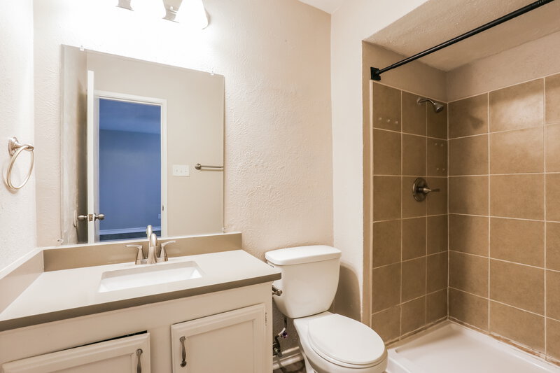 2,075/Mo, 8902 Miami Dr, Rowlett, TX 75088 Main Bathroom View