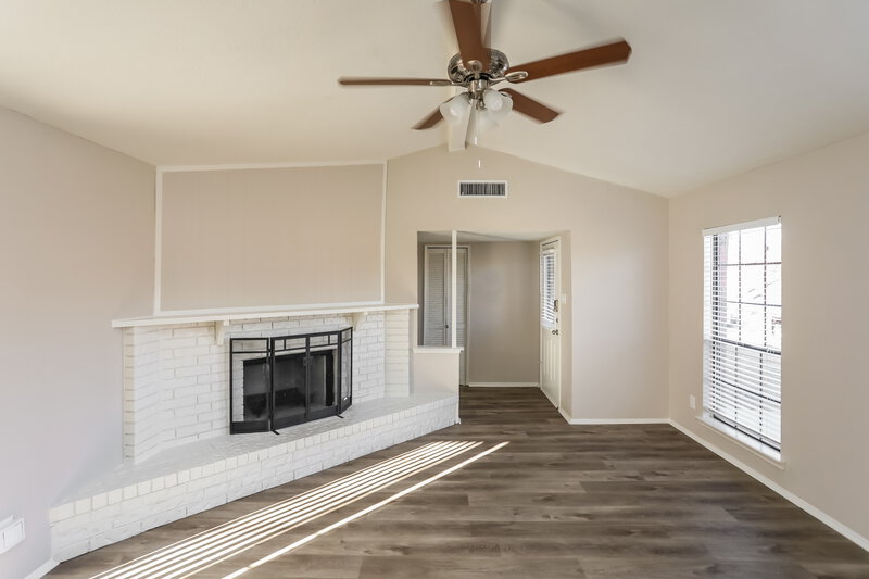 2,105/Mo, 9010 Millwood Dr, Rowlett, TX 75088 Living Room View