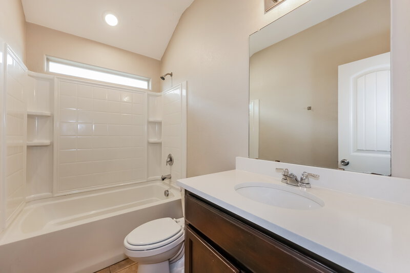 2,445/Mo, 948 Cheryl St Crowley, TX 76036 Bathroom View