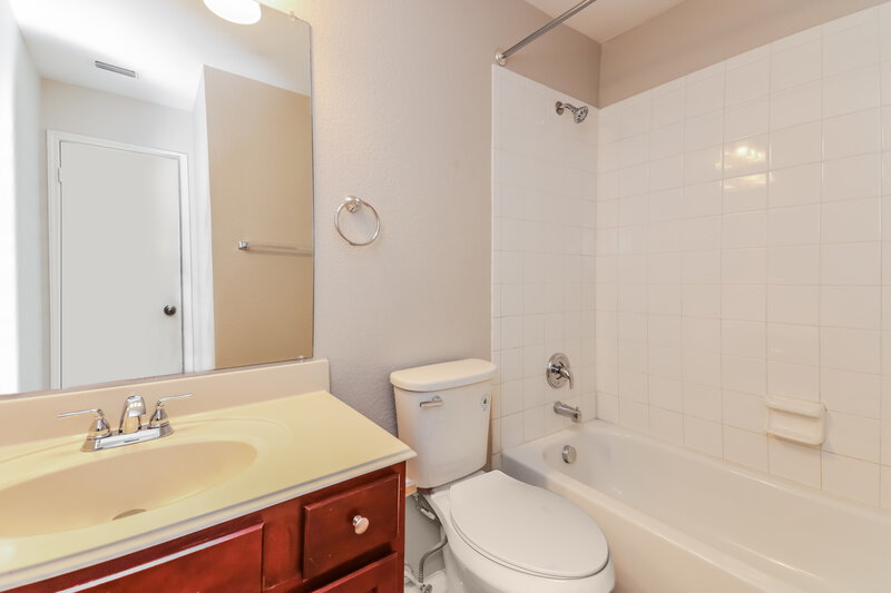 2,375/Mo, 2026 Gardenia Dr Forney, TX 75126 Bathroom View
