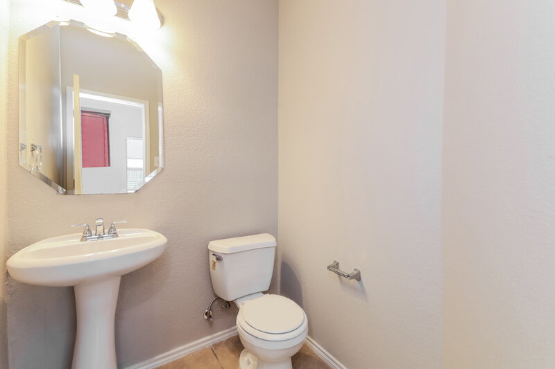 2,375/Mo, 2026 Gardenia Dr Forney, TX 75126 Bathroom View 2