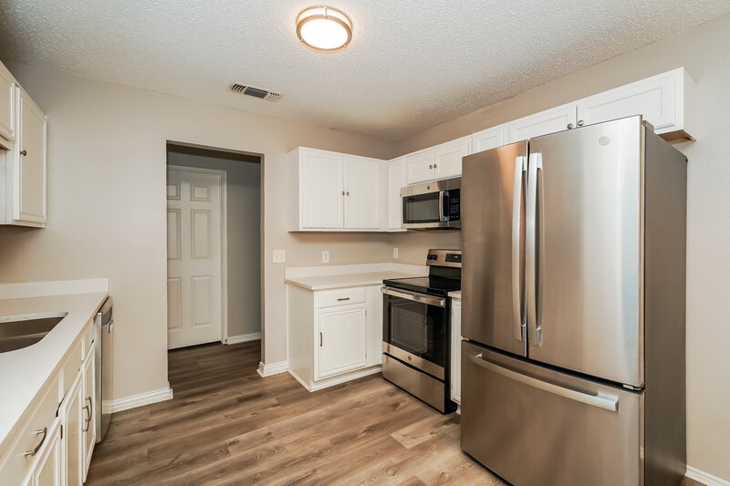 1,935/Mo, 556 Blue Haze Dr Fort Worth, TX 76108 Kitchen View